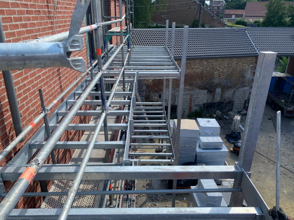 Structure métallique galvanisé réalisé par FERDUCO pour la résidence Clos la Grange à Grâce-Hollogne.