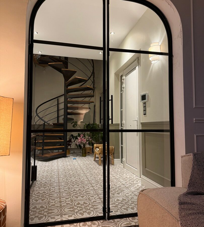 Porte Cintrée Acier et Verre chez Stefano