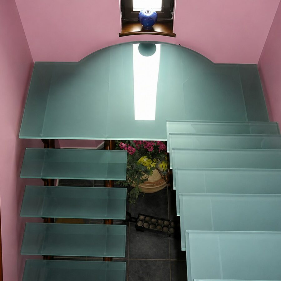 Escalier acier et verre opalin