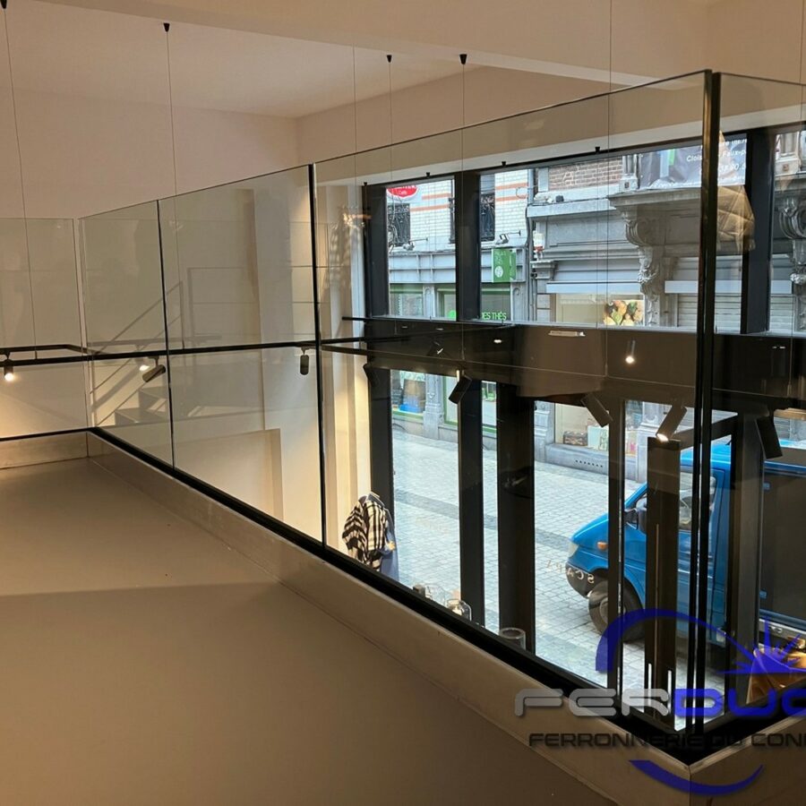 Garde-Corps en verre dans le magasin "Scapa" à Liège